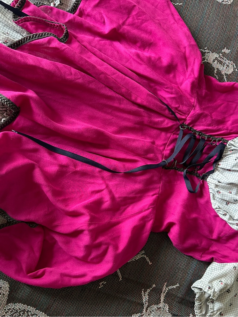 Vintage inspired Raspberry Lace-Up Midi Dress with Puff Sleeves Cosplay - Picture 5 of 8